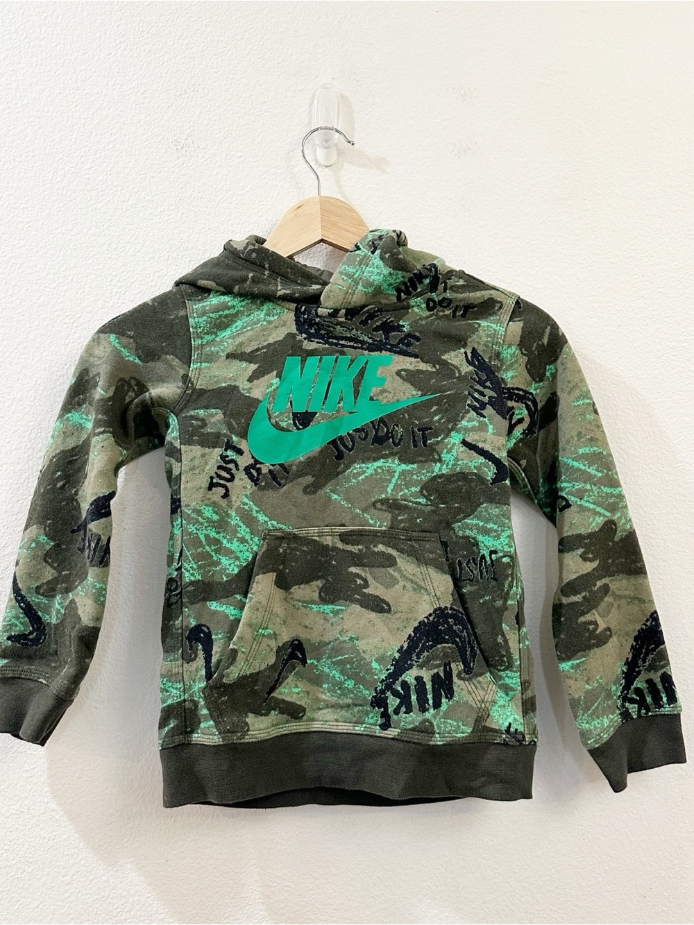 Nike Boys' Sportswear Club Fleece Pullover Hoodie in Green Camo Size XS
